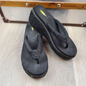 Volatile Palau Platform Flip Flop Sandals size 9